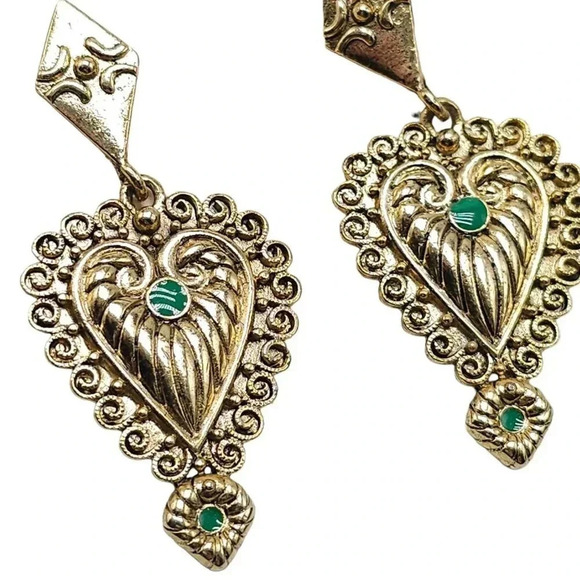 Green Enamel Heart Dangle Drop Earrings Post Back Closure Gold Tone Vintage - Picture 2 of 6